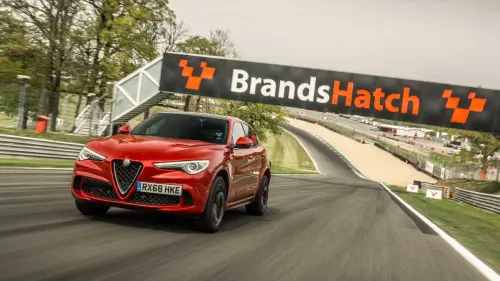 Raffica di record per Alfa Romeo Stelvio in terra inglese