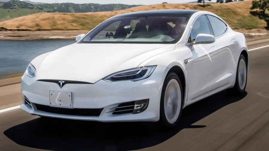 L'autonomia della Tesla aumenta sino a 610 Km sulla Model S
