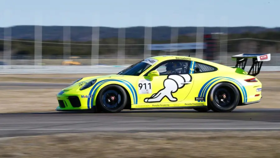 Jacques Villeneuve in gara alla Porsche Carrera Cup scandinava