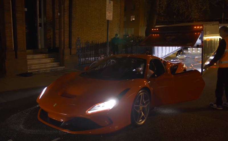 Ferrari F8 Tributo per le strade di Londra