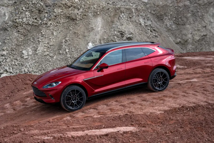 Svelato il SUV Aston Martin DBX