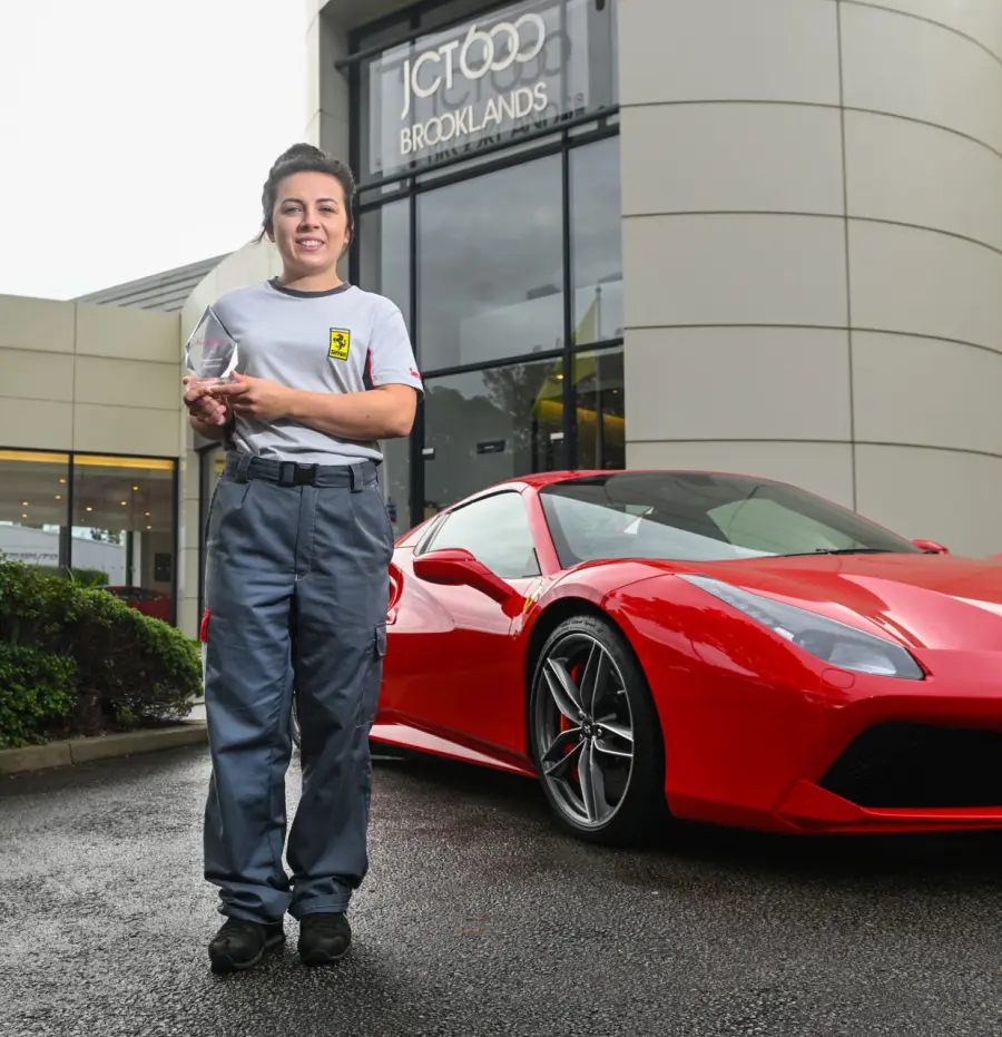 Georgina Slack, meccanico Ferrari vince il premio 