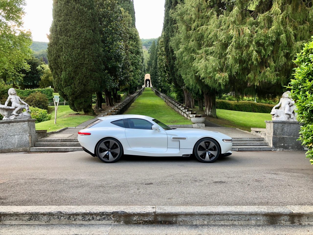 Al Salon Privé debutta la Austro Daimler 